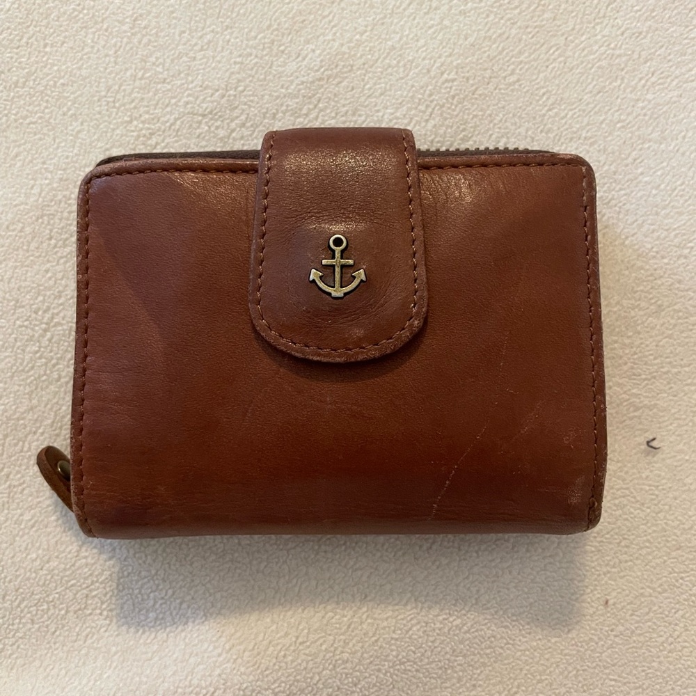 Harbor 2nd Genuine Leather zipped wallet.
